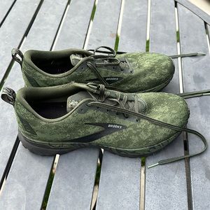 Brooks Revel 4 camo running sneakers size 9